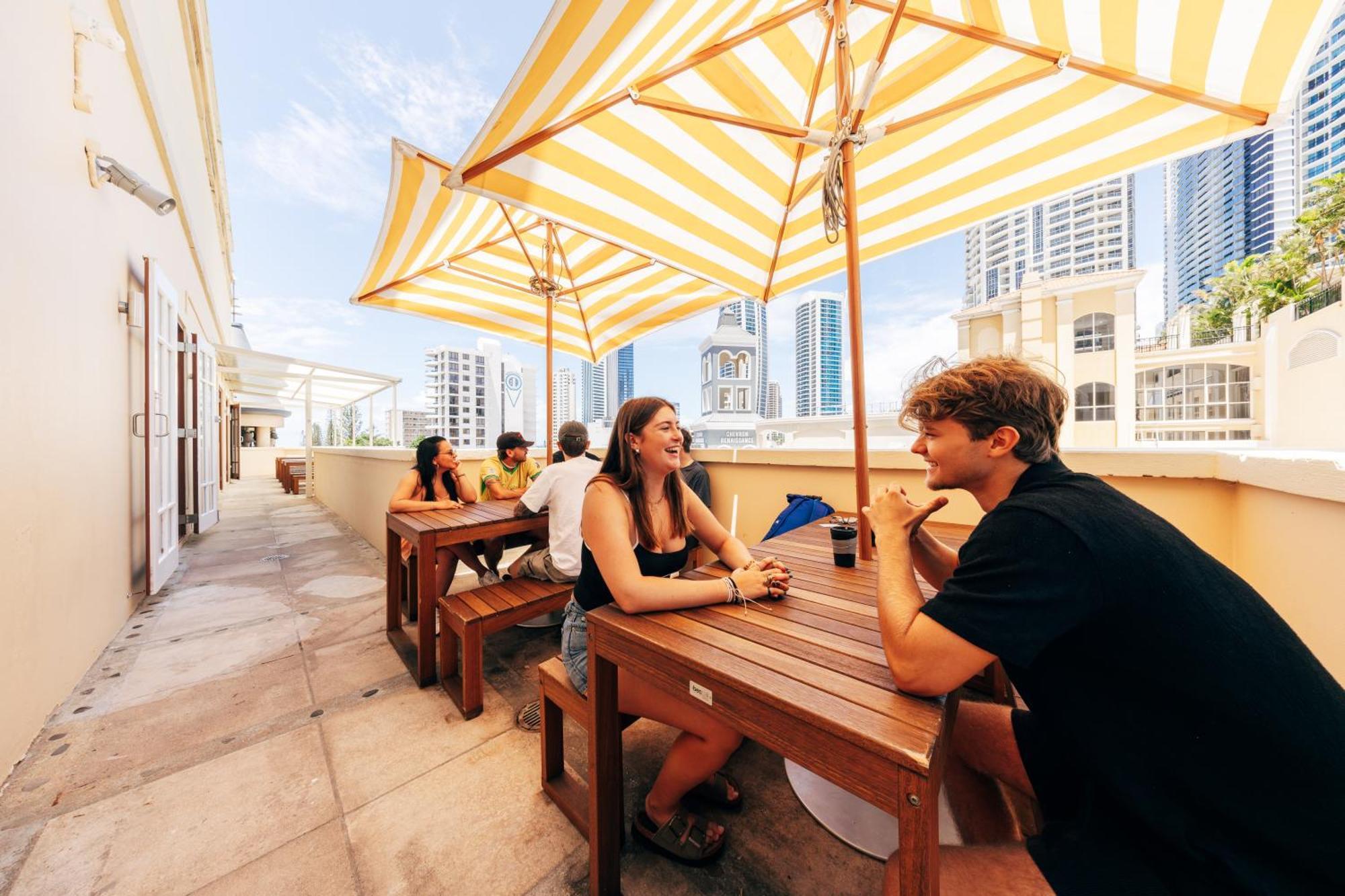 Maze Backpackers - Gold Coast Hostel Exterior photo