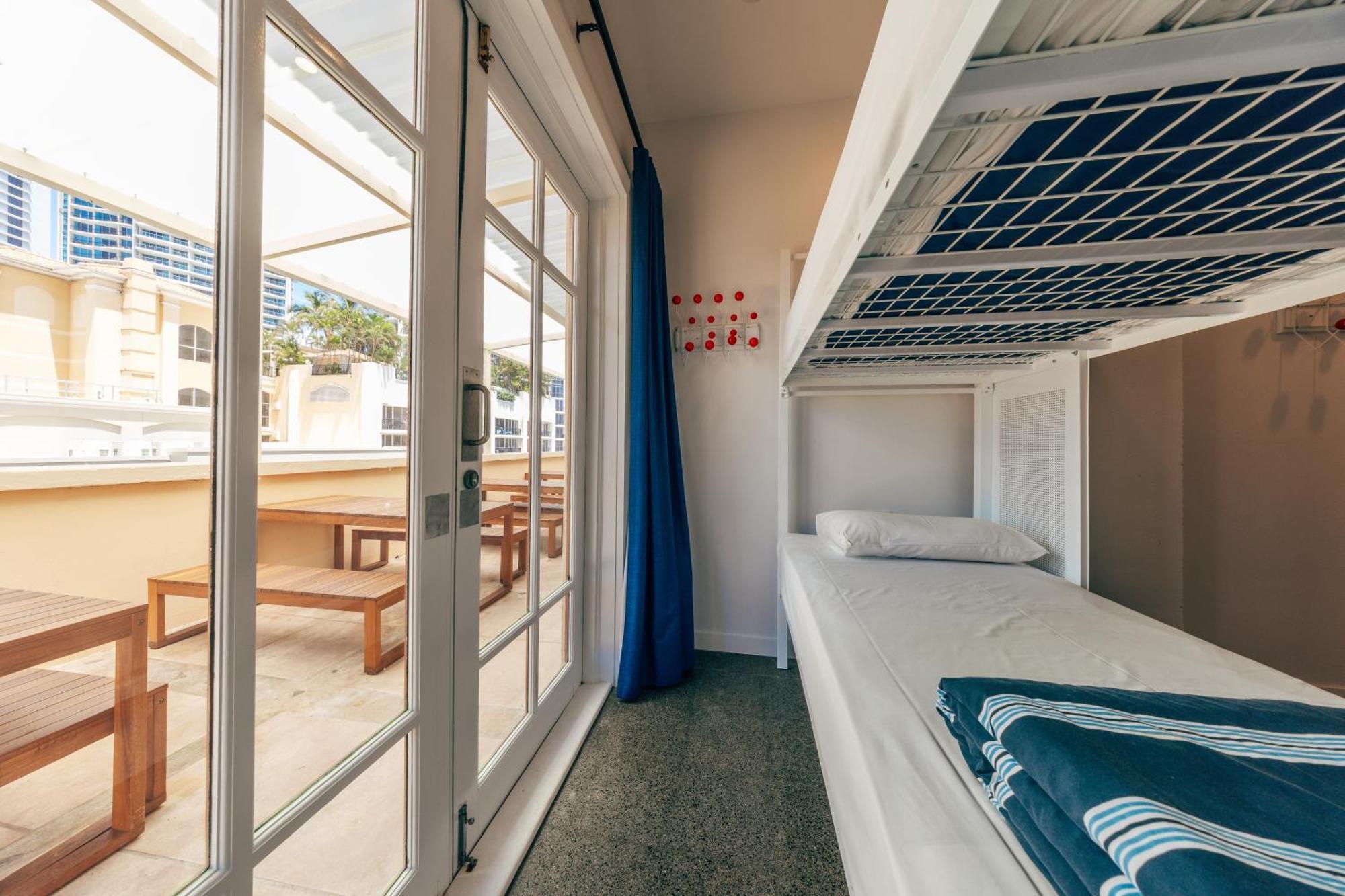 Maze Backpackers - Gold Coast Hostel Exterior photo