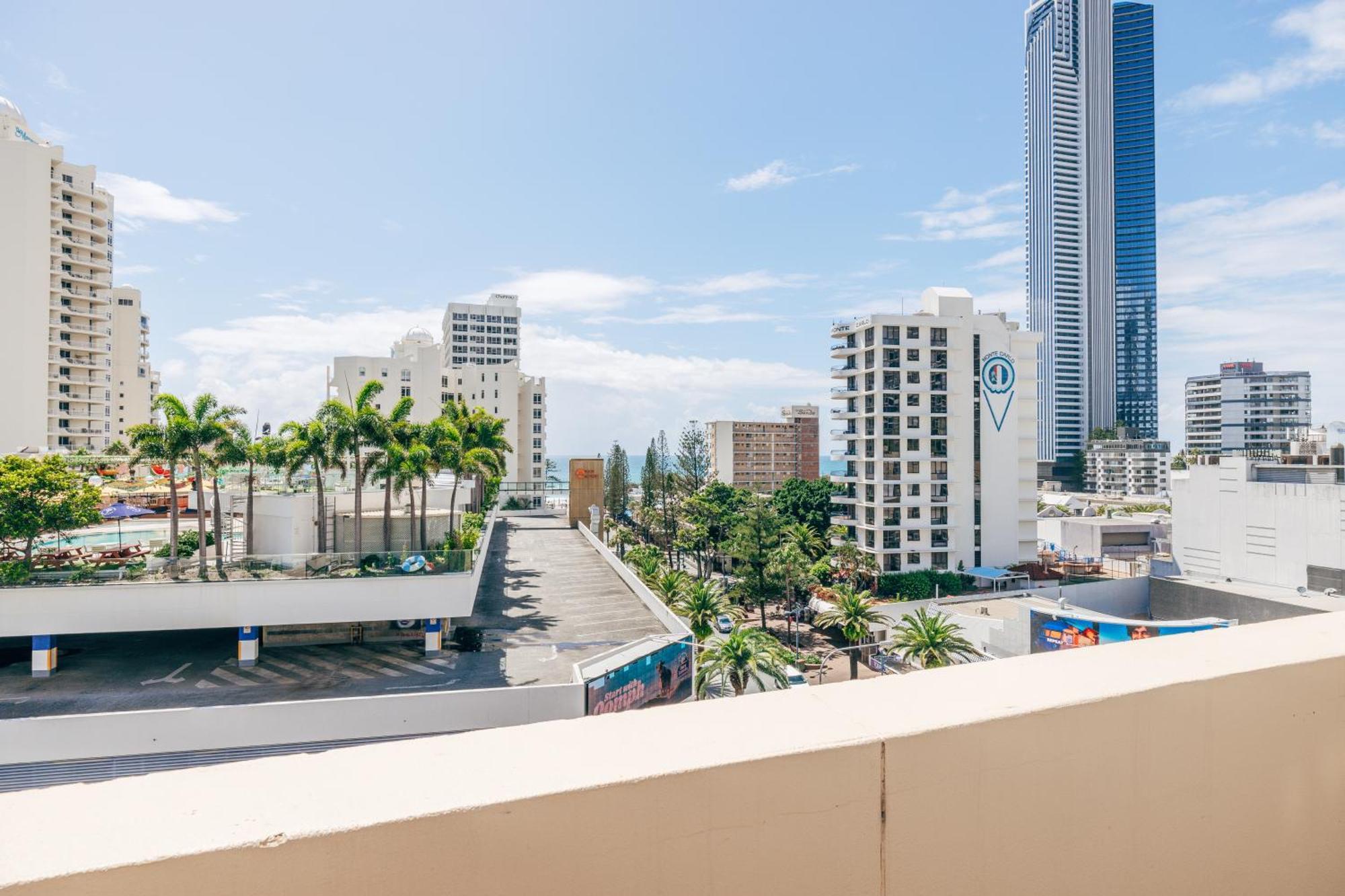 Maze Backpackers - Gold Coast Hostel Exterior photo